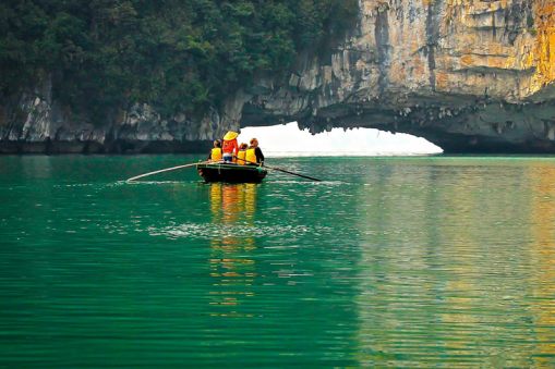The-first-explorers(Halong-Bay)